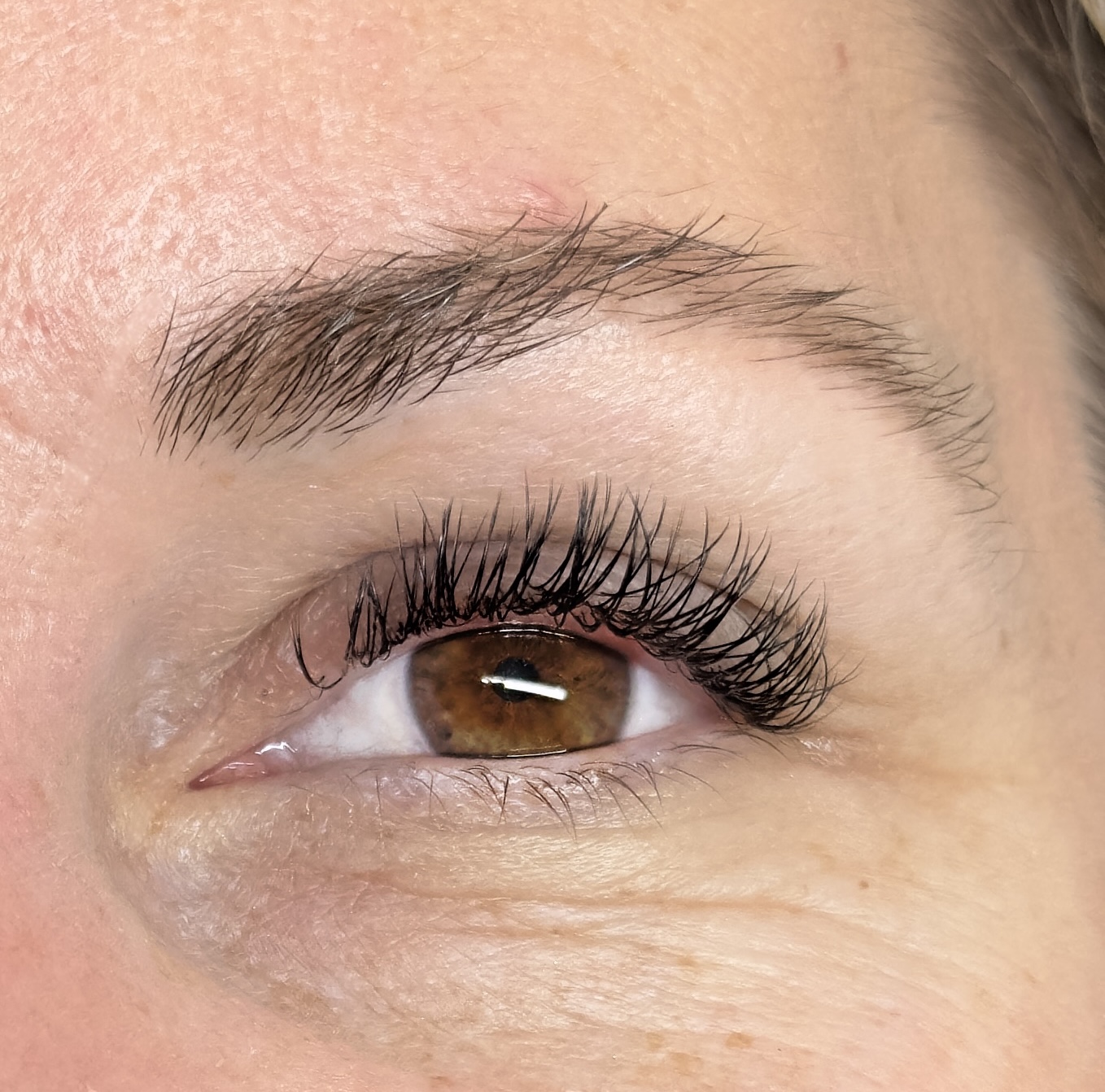 Resultaat van een lash lift met geverfde wimpers